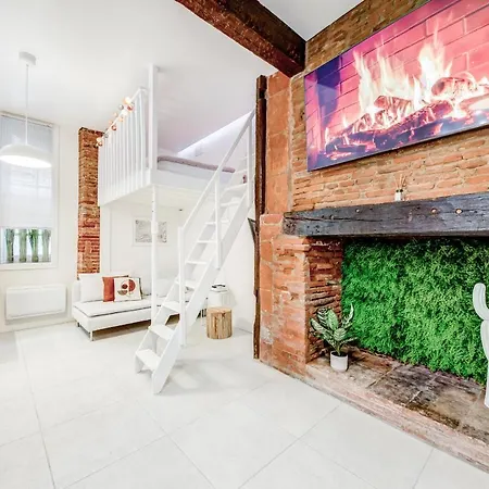 Des Carmes Apartment *